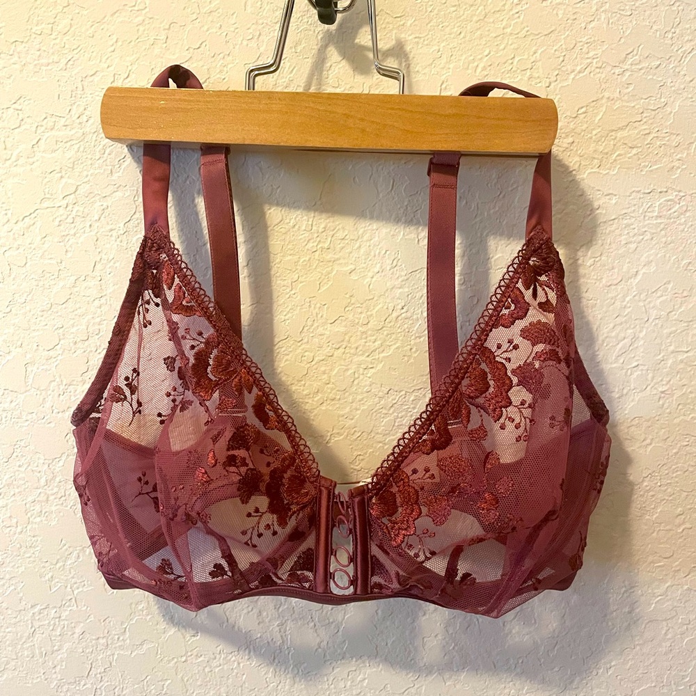 Beautiful Simone Perele lace bra. 32E